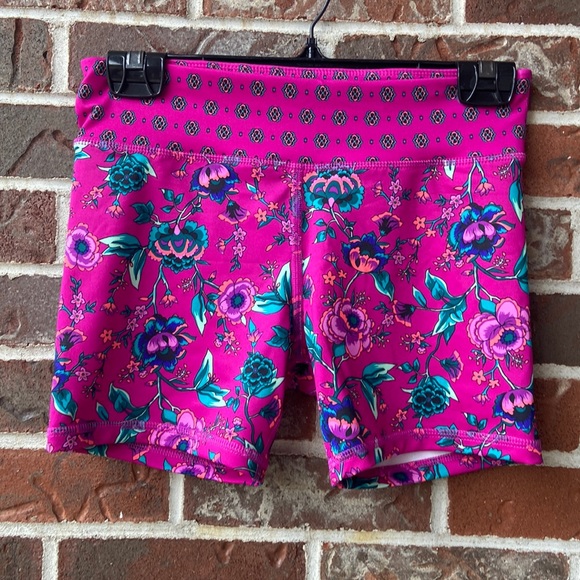 B1G2F 🚨 Kids yoga shorts - bike shorts - stretchy shorts - Picture 1 of 4